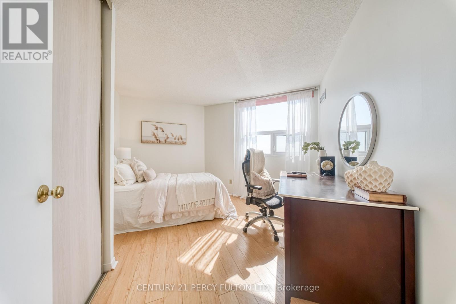 #1004 2 WESTNEY ROAD N - 22