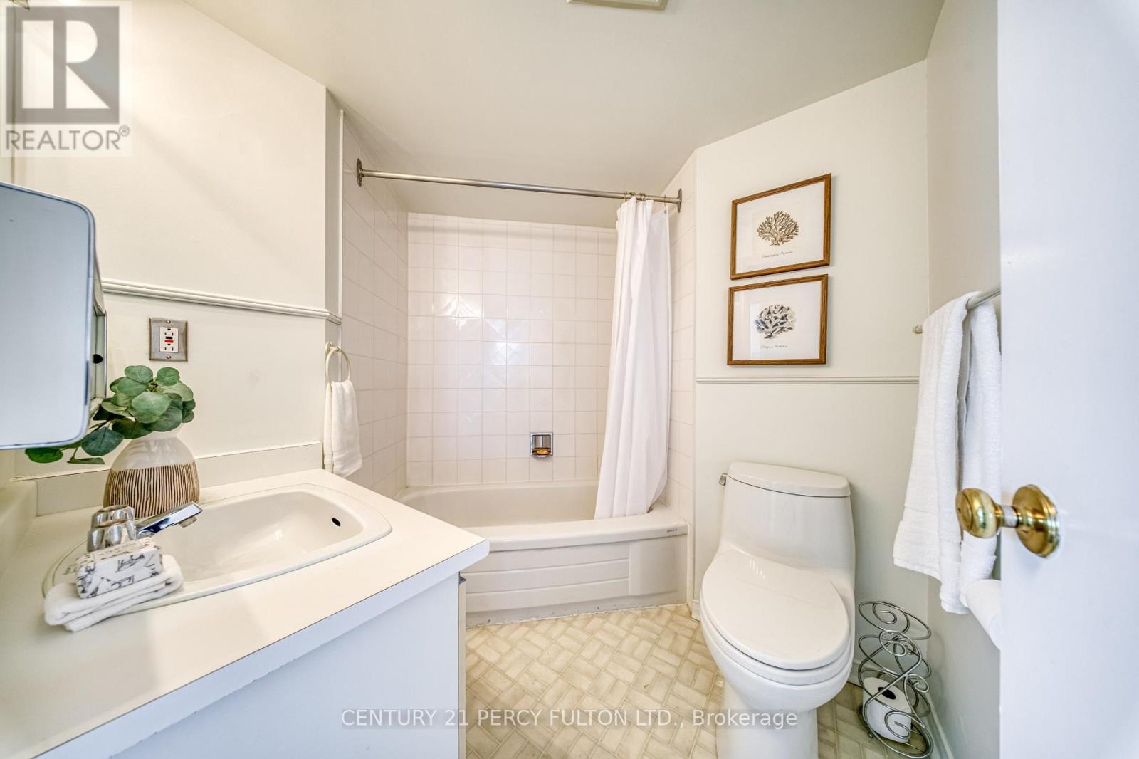 #1004 2 WESTNEY ROAD N - 25