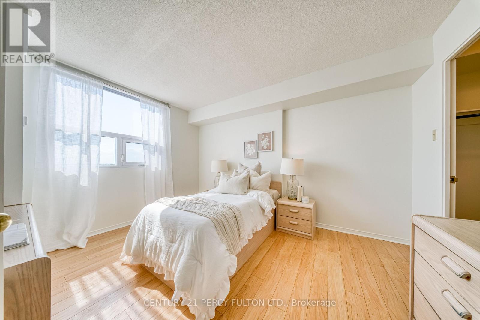 #1004 2 WESTNEY ROAD N - 26