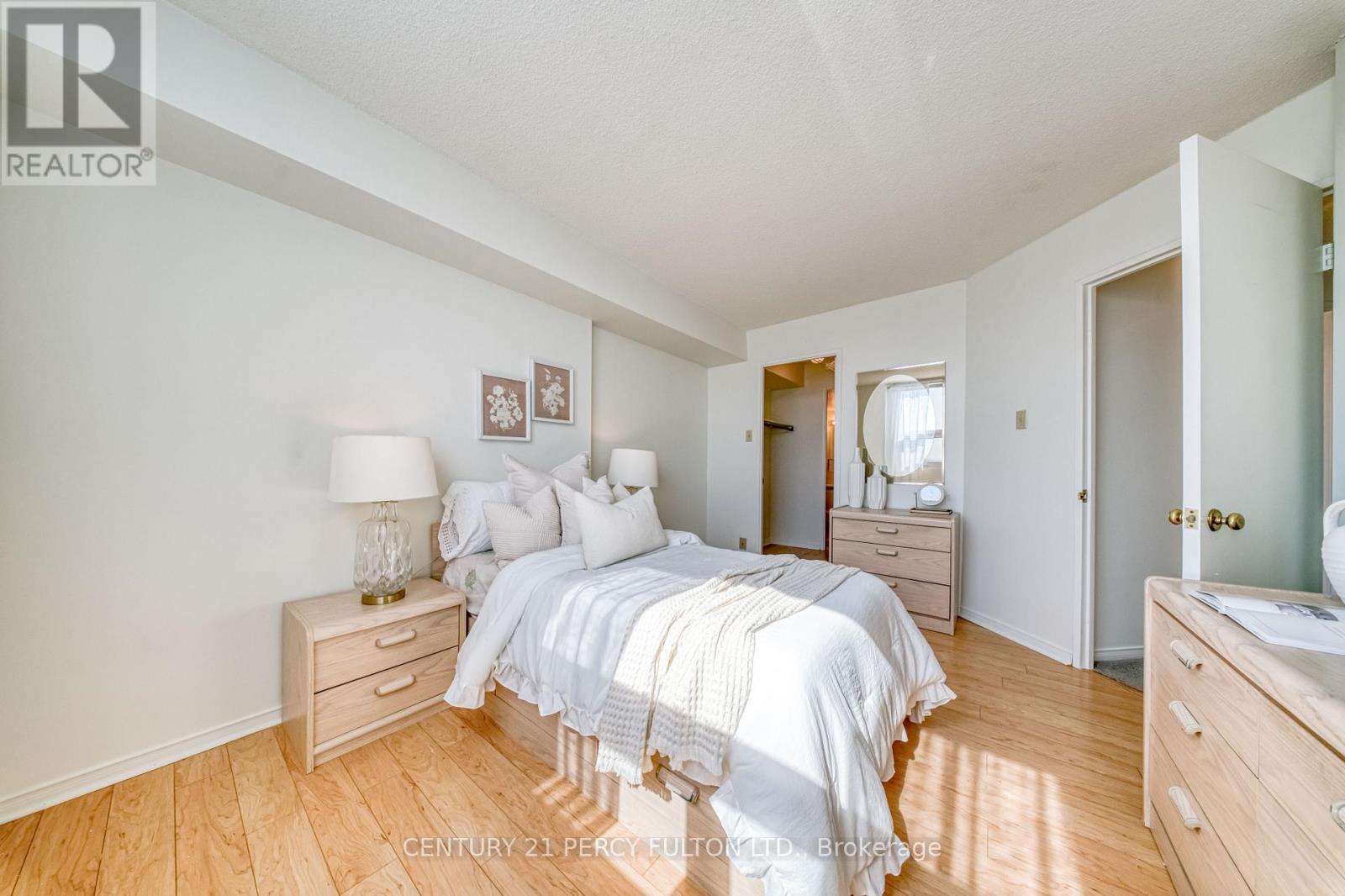 #1004 2 WESTNEY ROAD N - 28