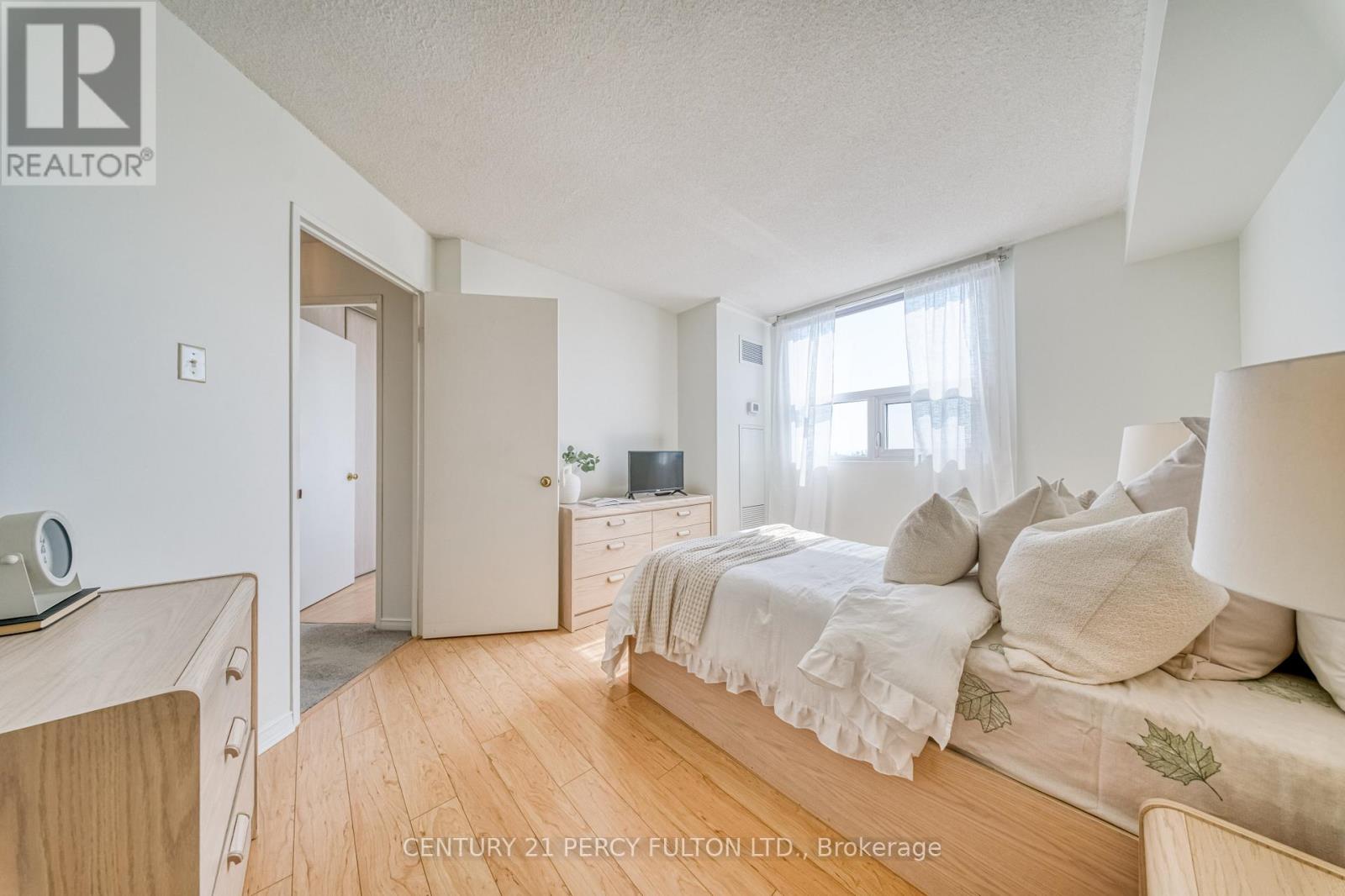 #1004 2 WESTNEY ROAD N - 29