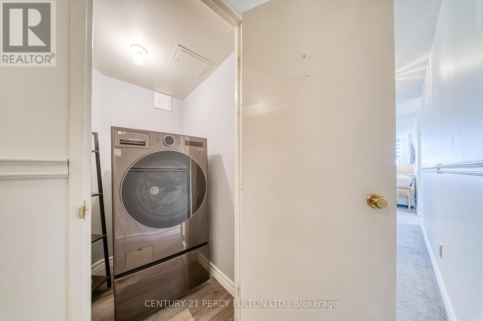 #1004 2 WESTNEY ROAD N - 33
