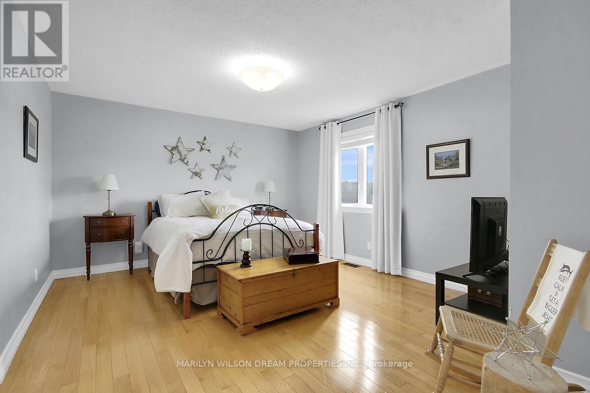 3276 BARLOW CRESCENT - 34