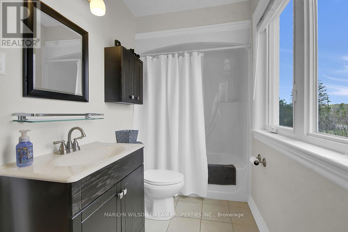 3276 BARLOW CRESCENT - 36