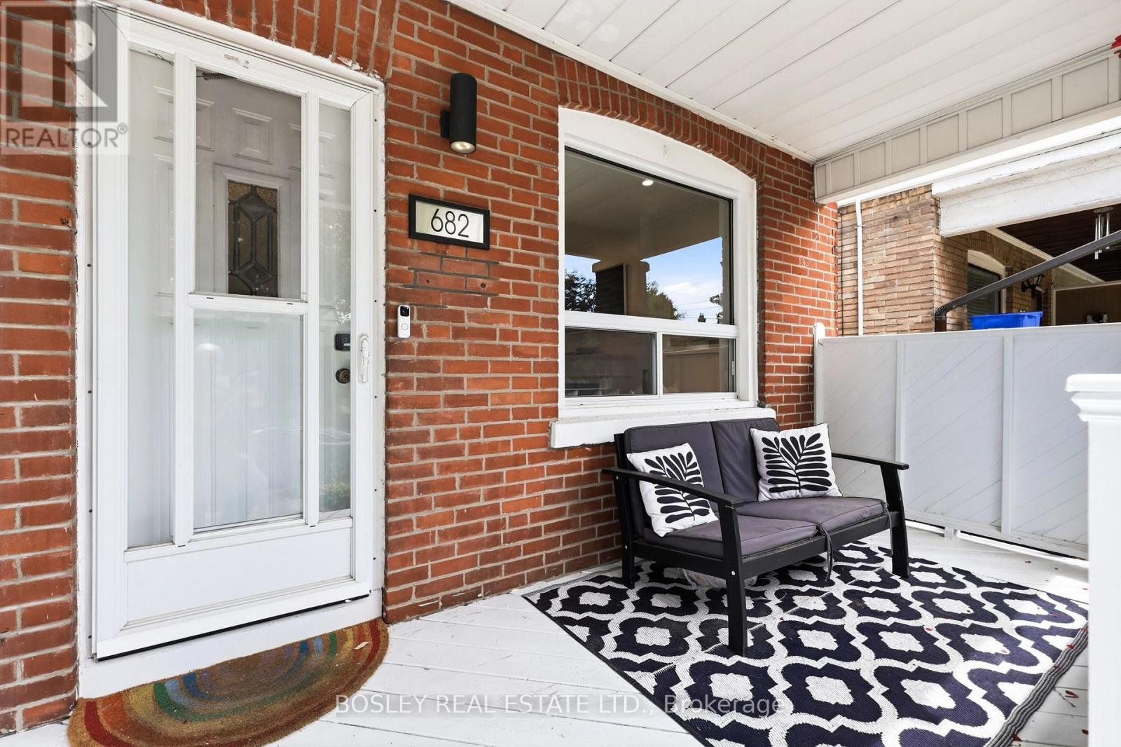 682 MILVERTON BOULEVARD - 2