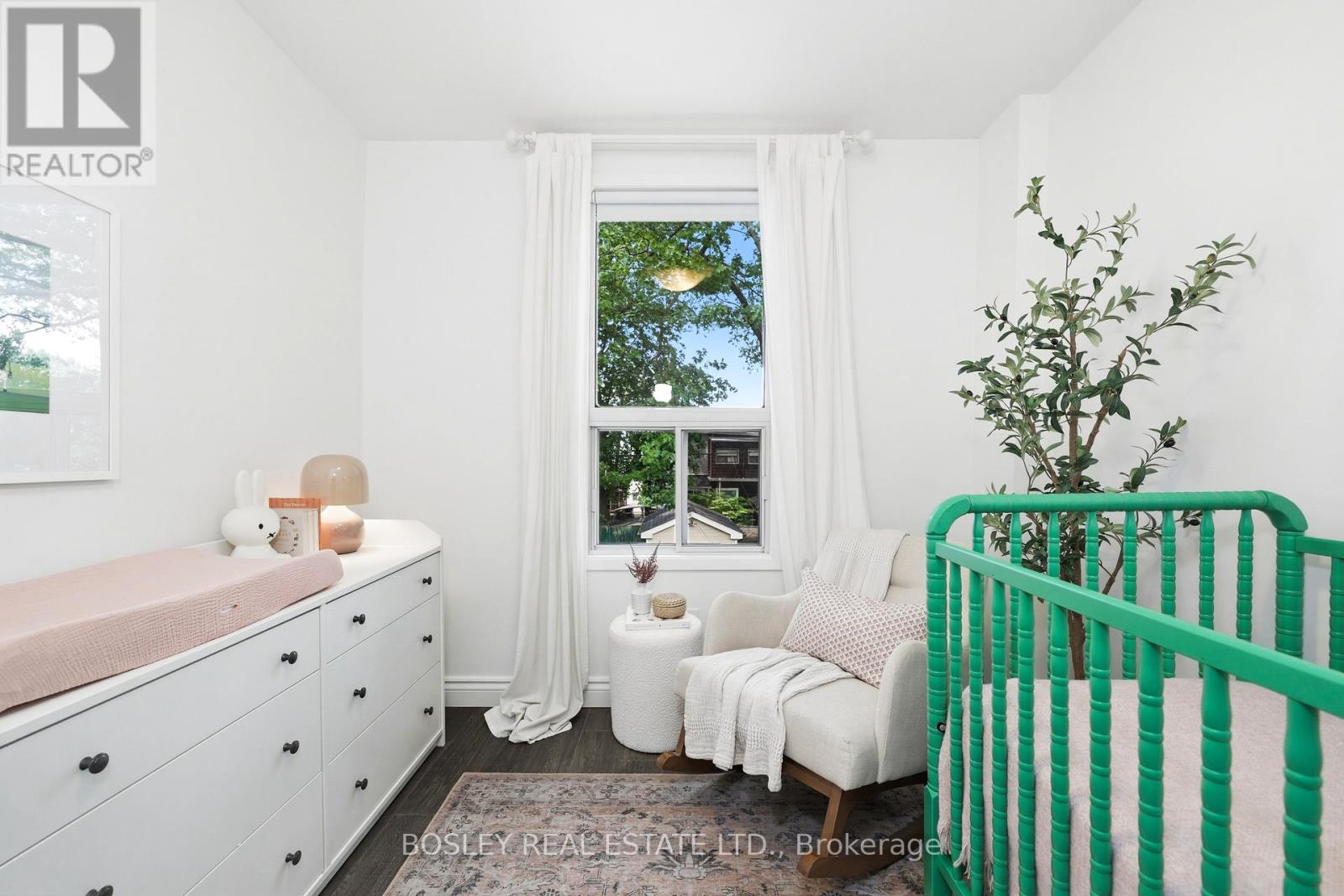 682 MILVERTON BOULEVARD - 21