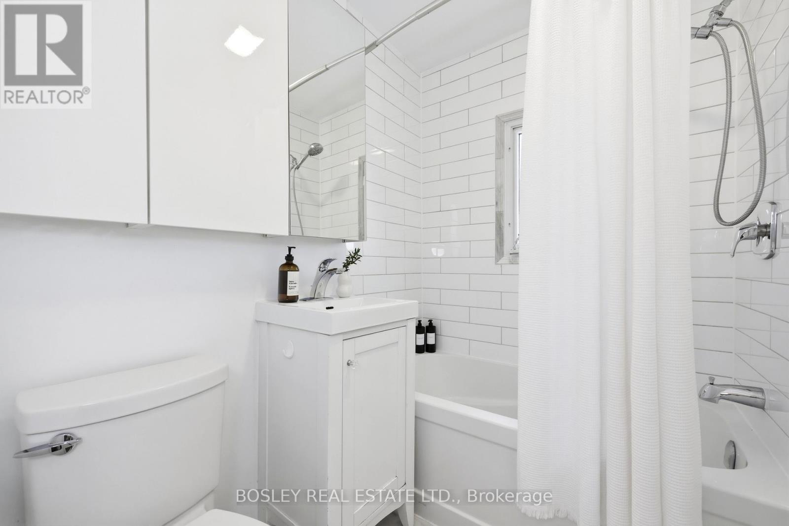 682 MILVERTON BOULEVARD - 31