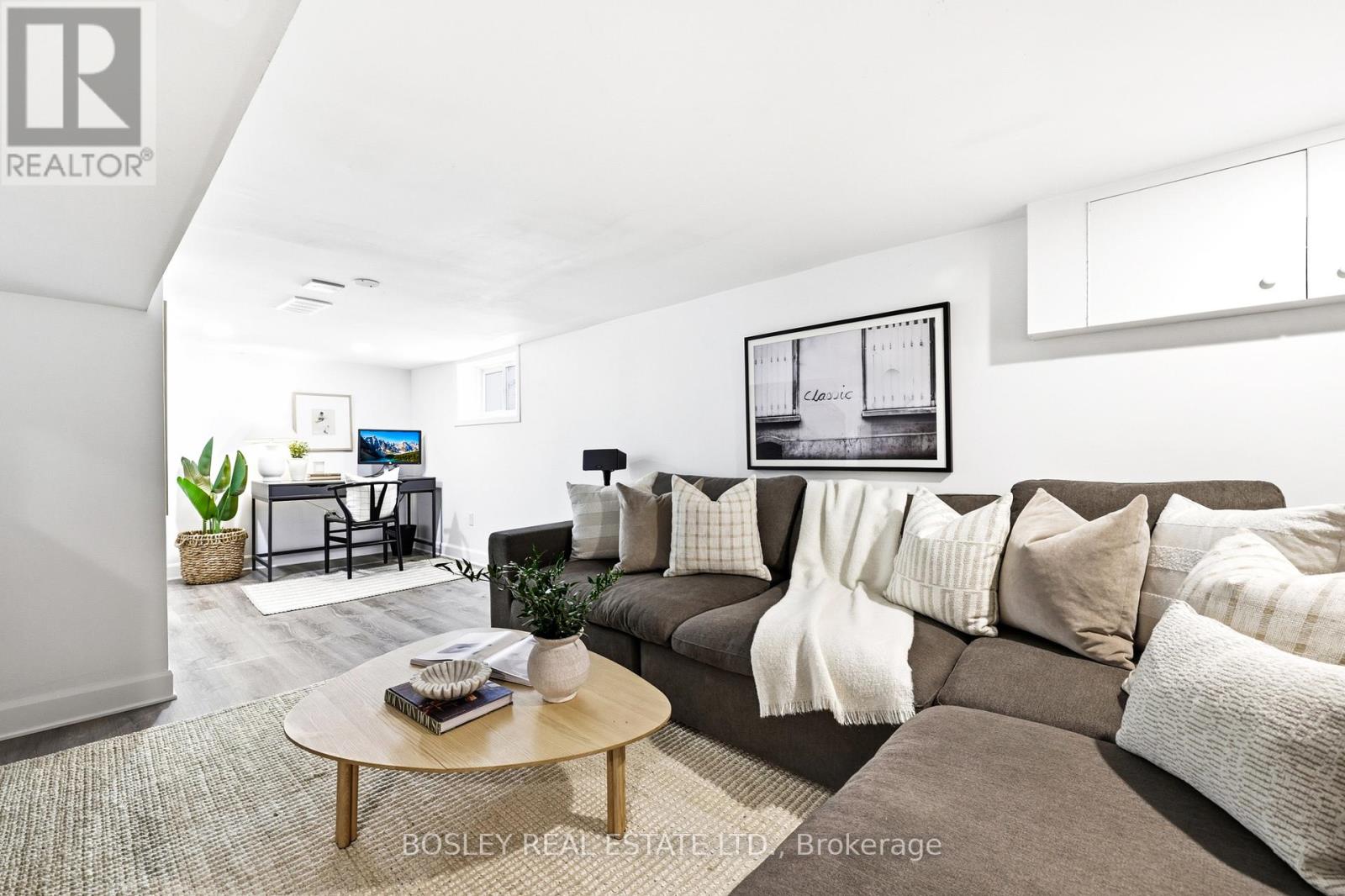 682 MILVERTON BOULEVARD - 33
