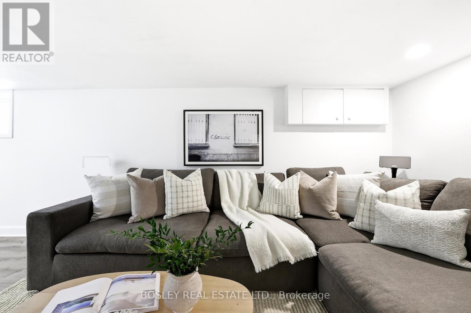 682 MILVERTON BOULEVARD - 34