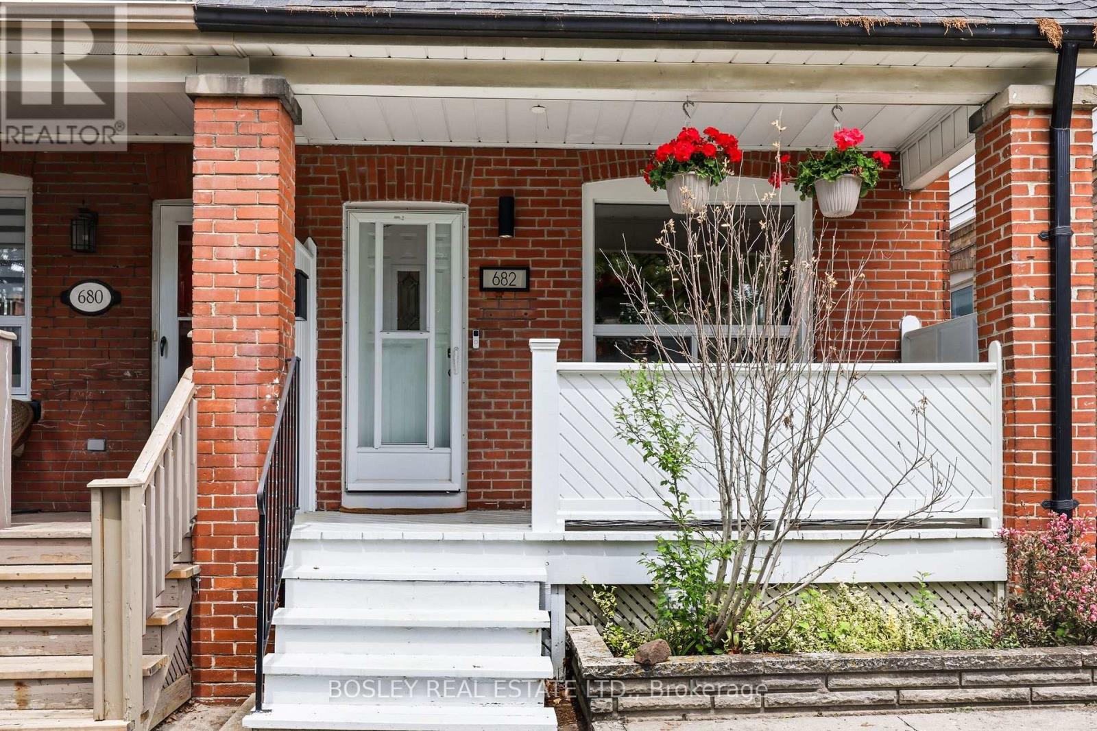 682 MILVERTON BOULEVARD - 48