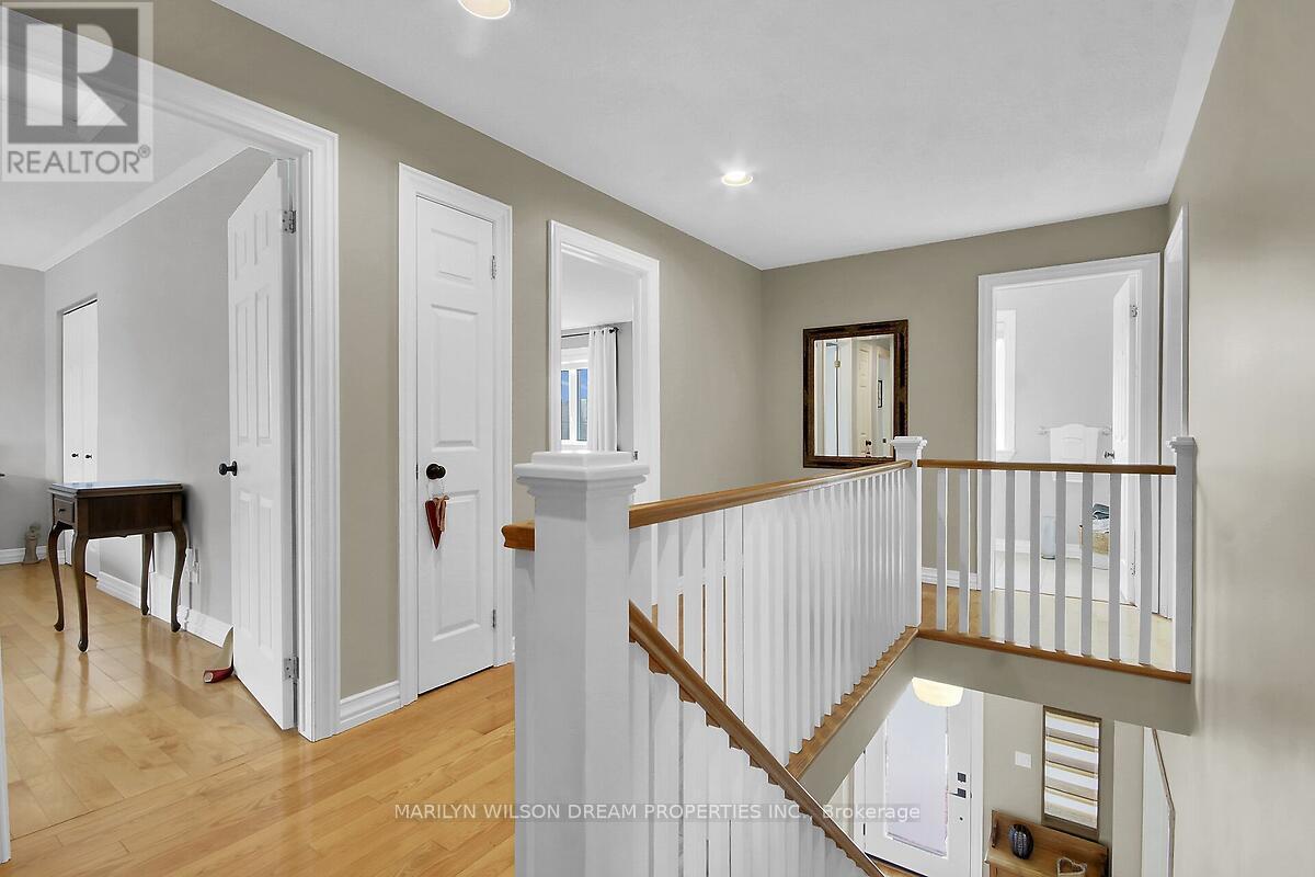 3276 BARLOW CRESCENT - 33