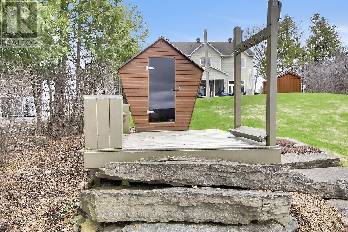 3276 BARLOW CRESCENT - 46