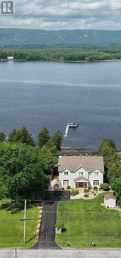 3276 BARLOW CRESCENT - 3