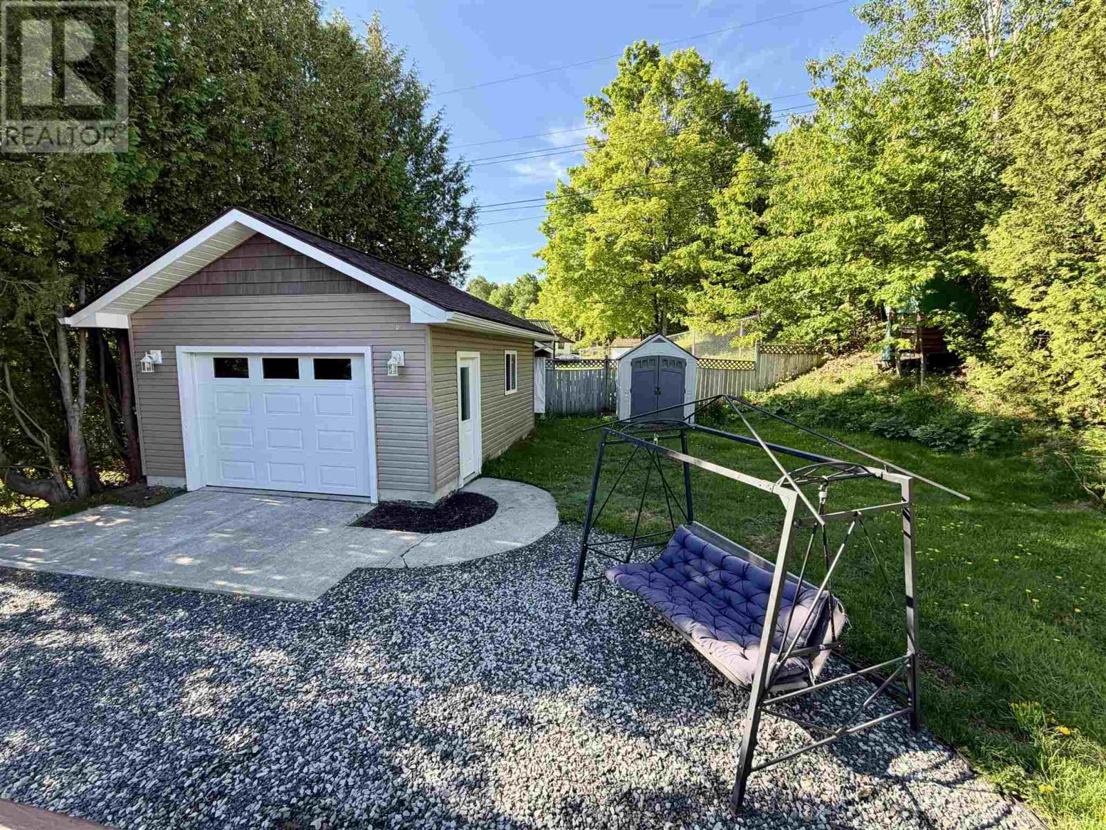 97 Hutchison AVE - 35