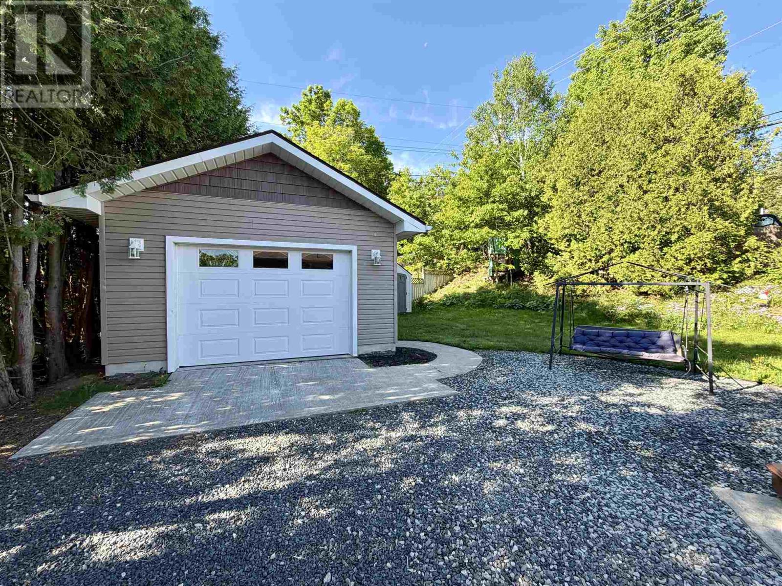 97 Hutchison AVE - 36