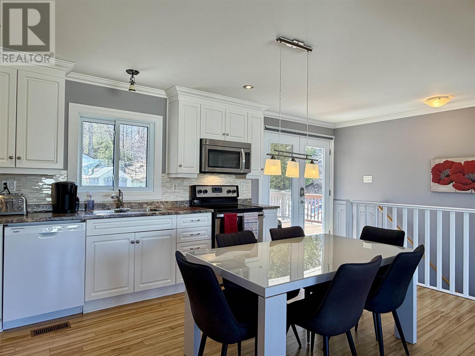 97 Hutchison AVE - 7