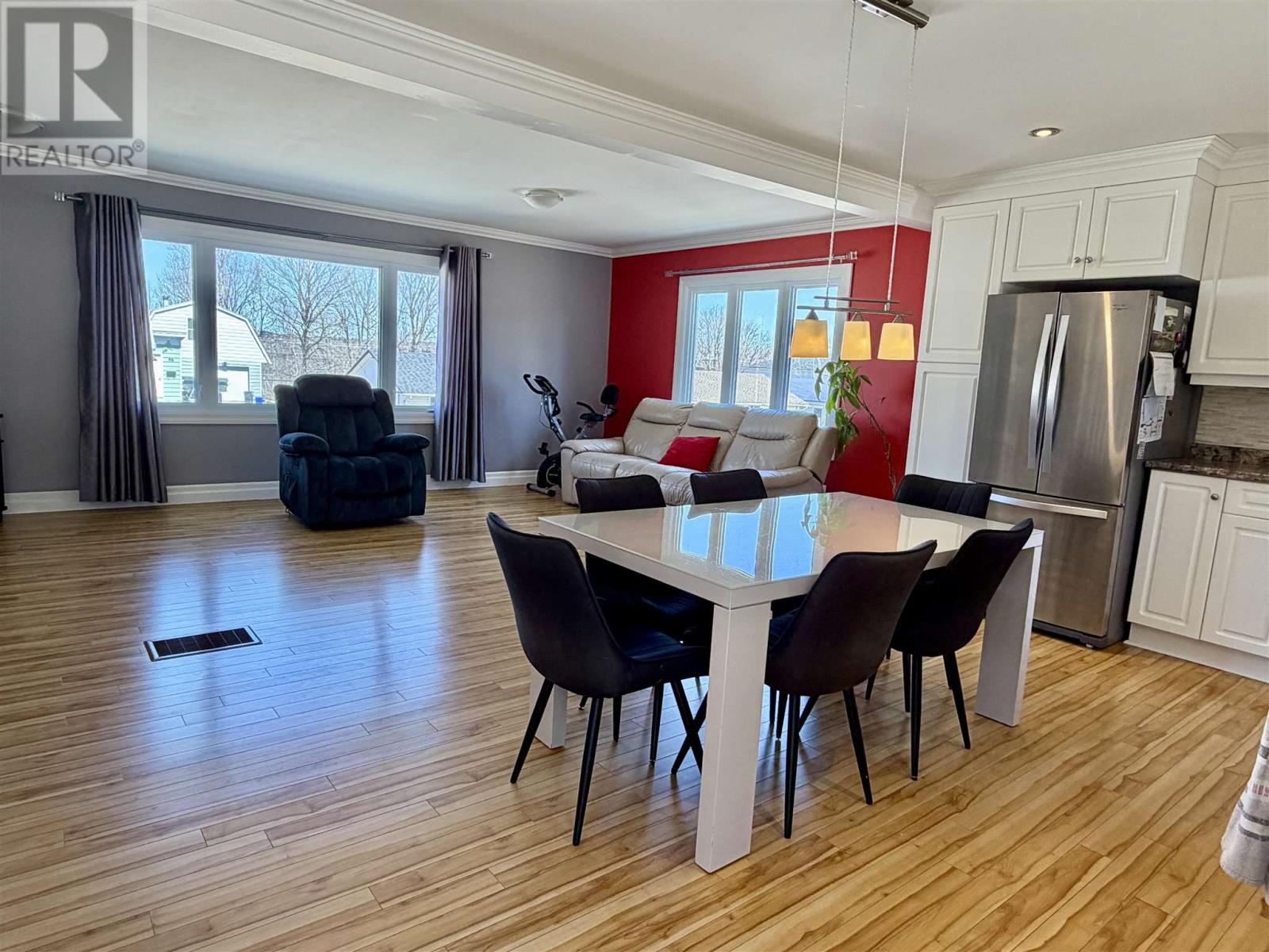 97 Hutchison AVE - 8