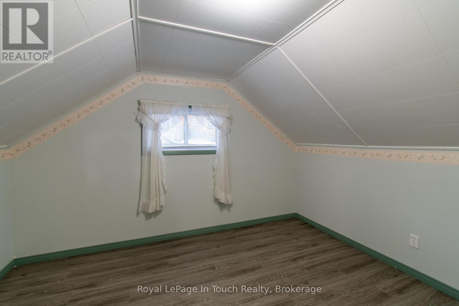 748 OVERHEAD BRIDGE ROAD - 25