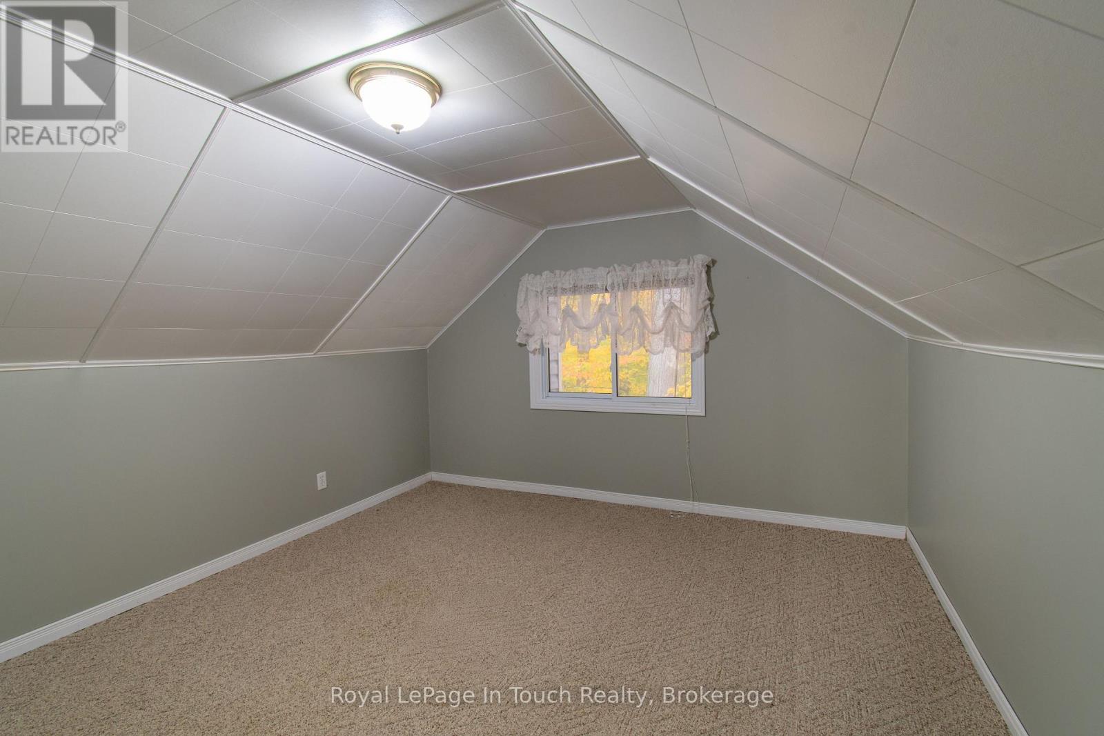 748 OVERHEAD BRIDGE ROAD - 27