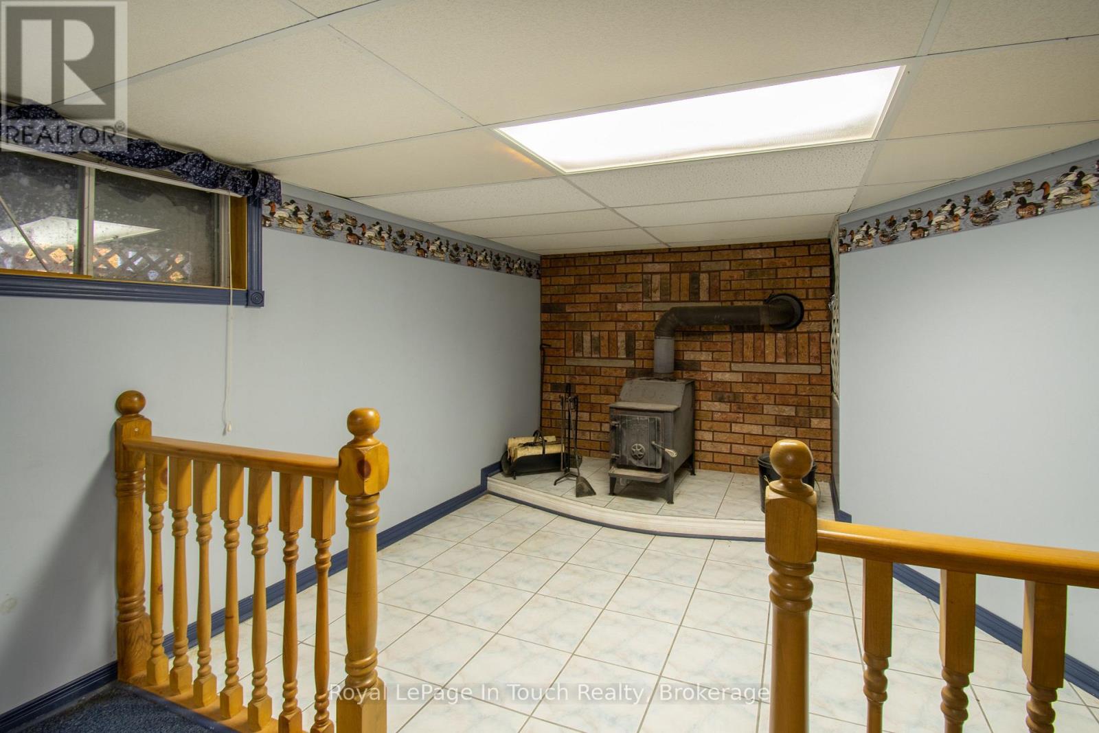 748 OVERHEAD BRIDGE ROAD - 32