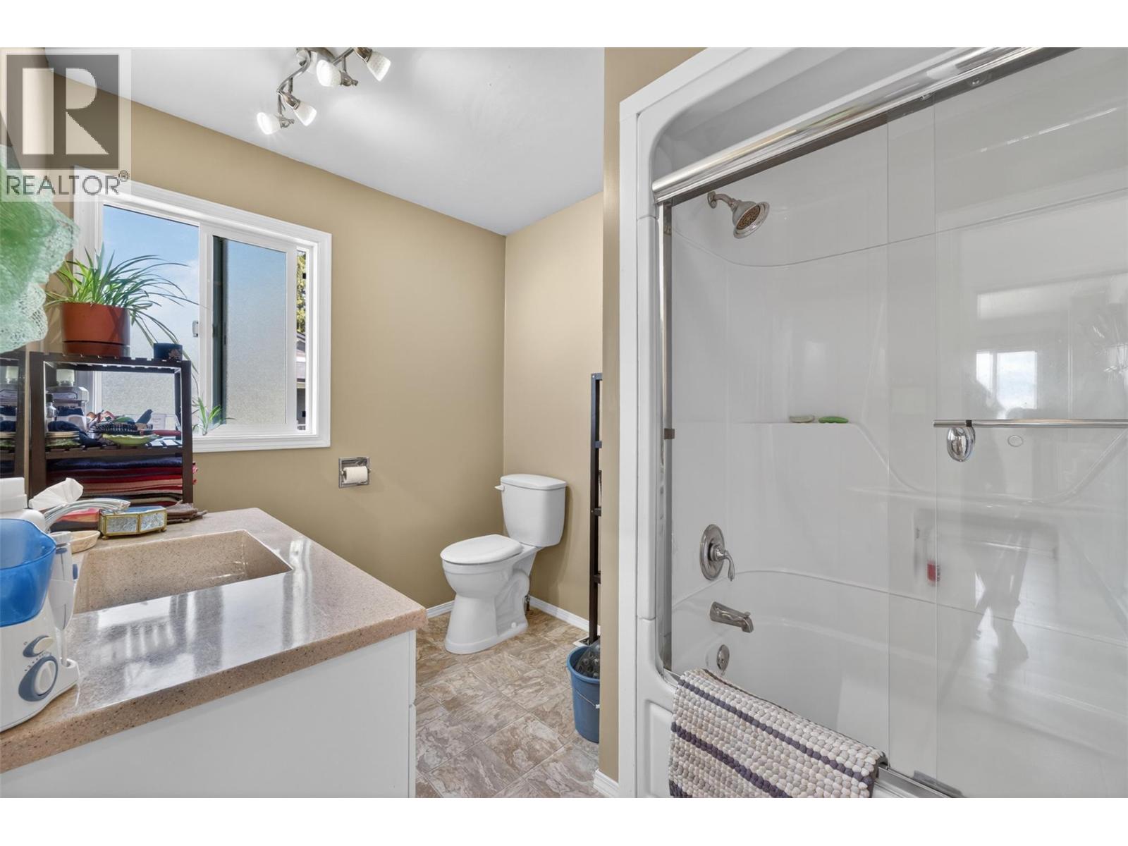  2460 23 Street Northeast, Salmon Arm