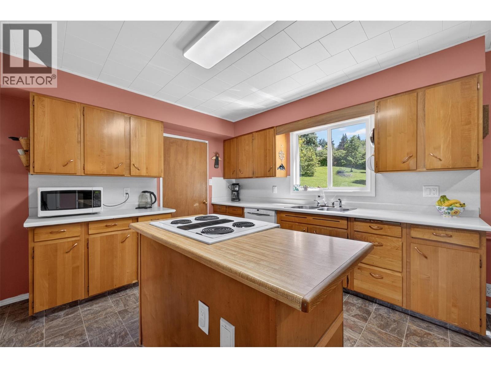  2460 23 Street Northeast, Salmon Arm