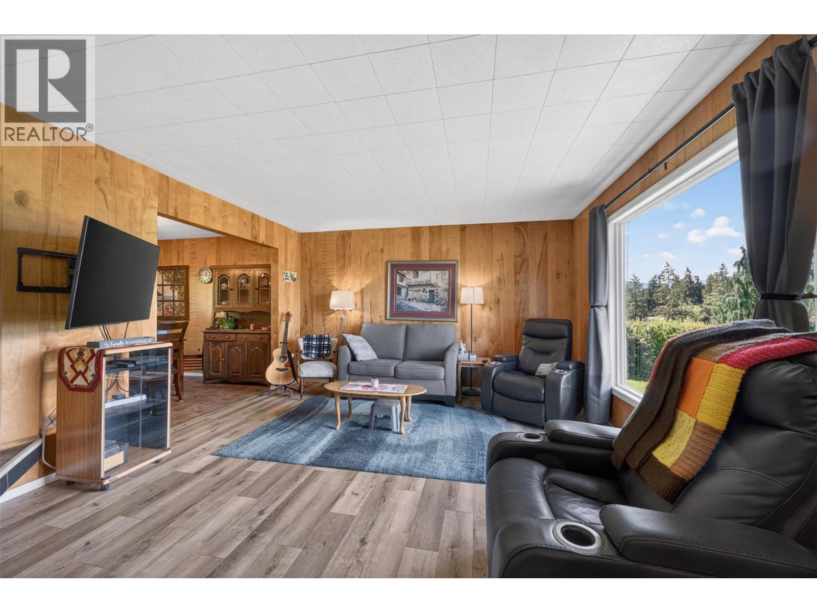 2460 23 Street Northeast, Salmon Arm