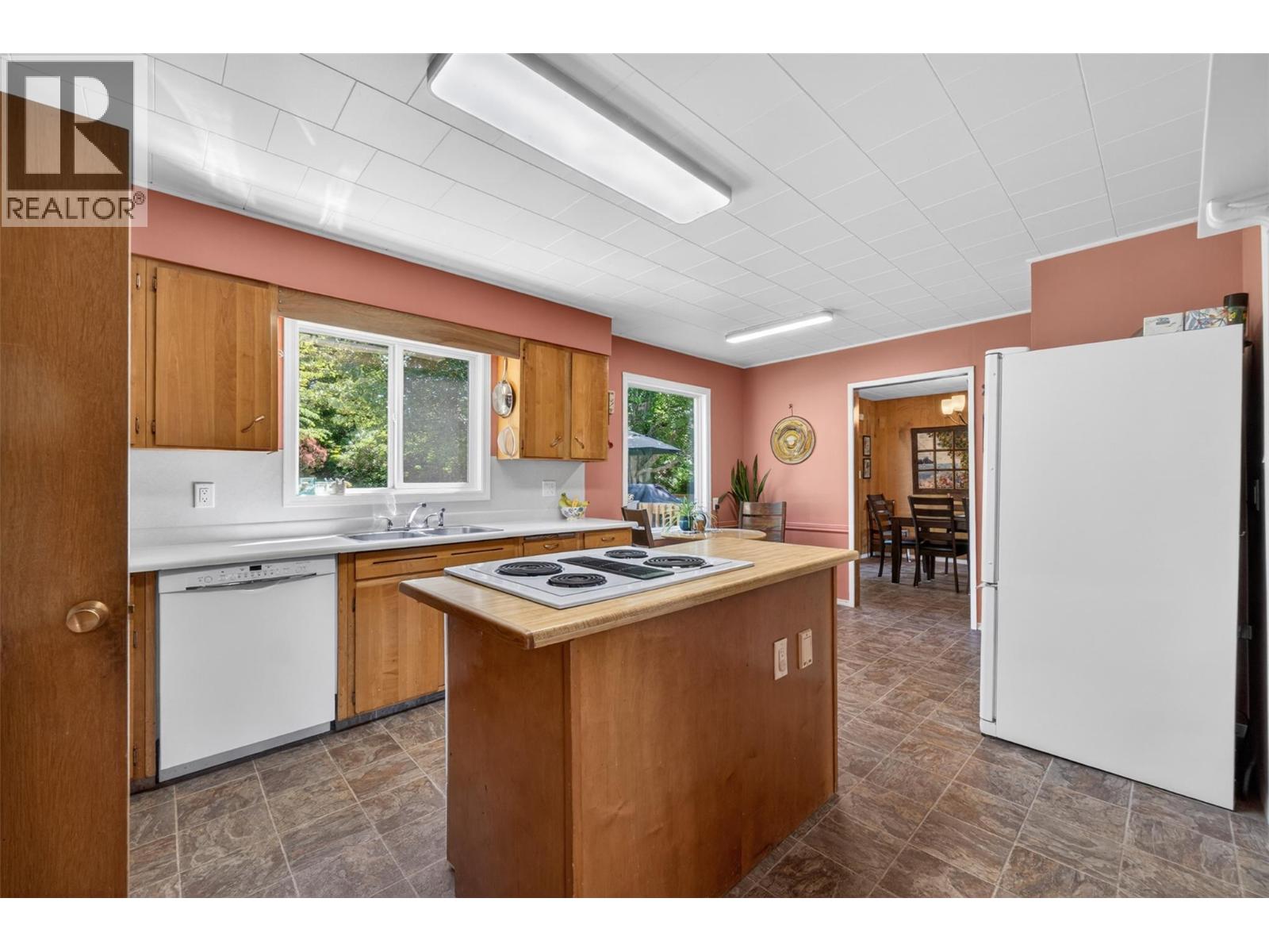  2460 23 Street Northeast, Salmon Arm
