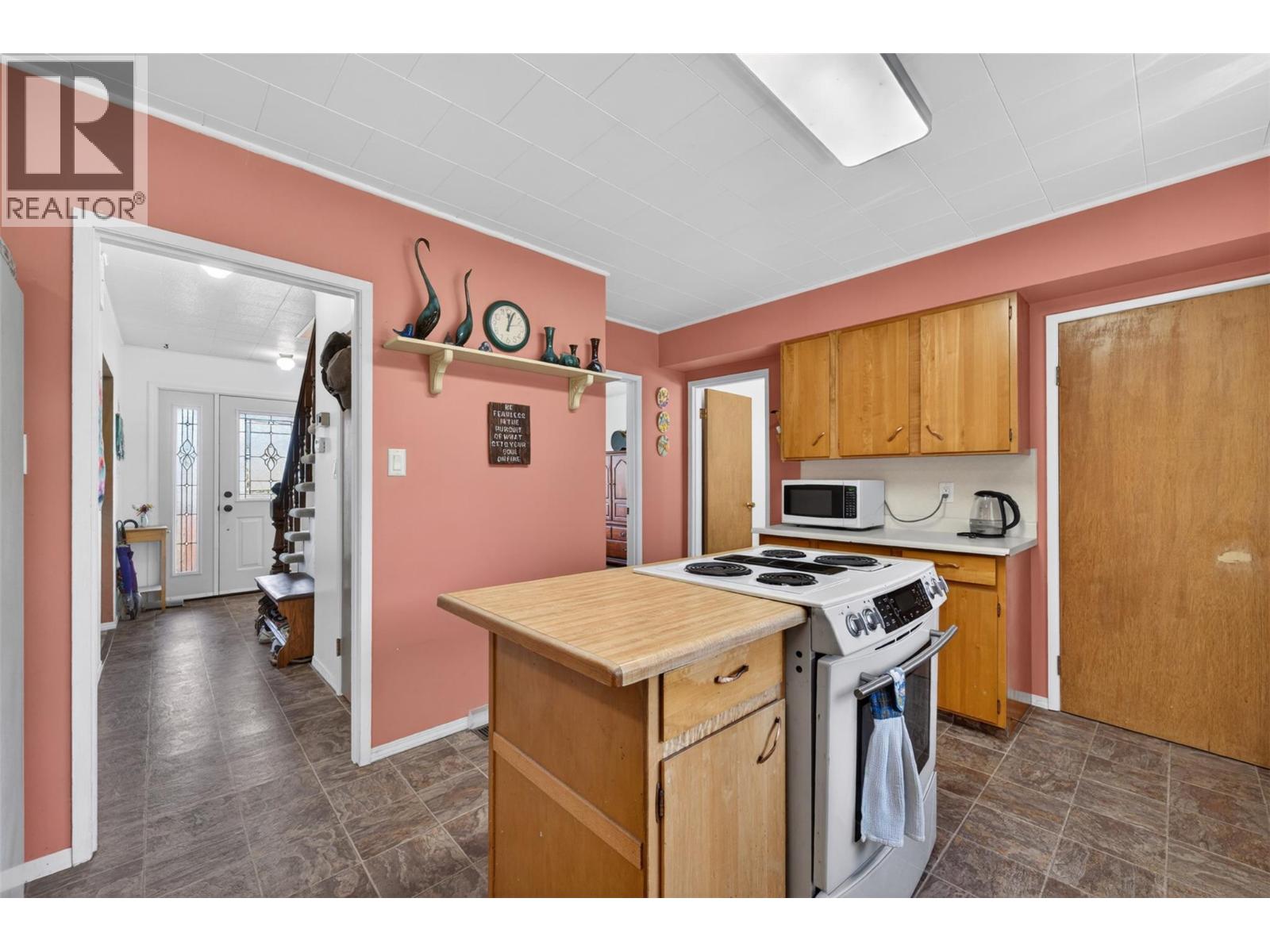  2460 23 Street Northeast, Salmon Arm