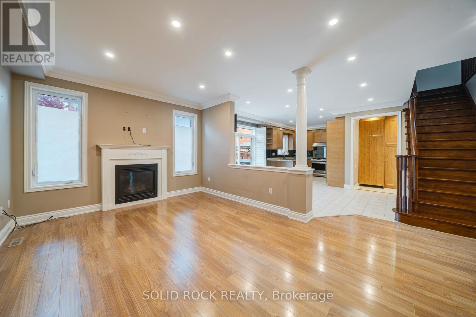 32 ALBERT ROFFEY CRESCENT - 12