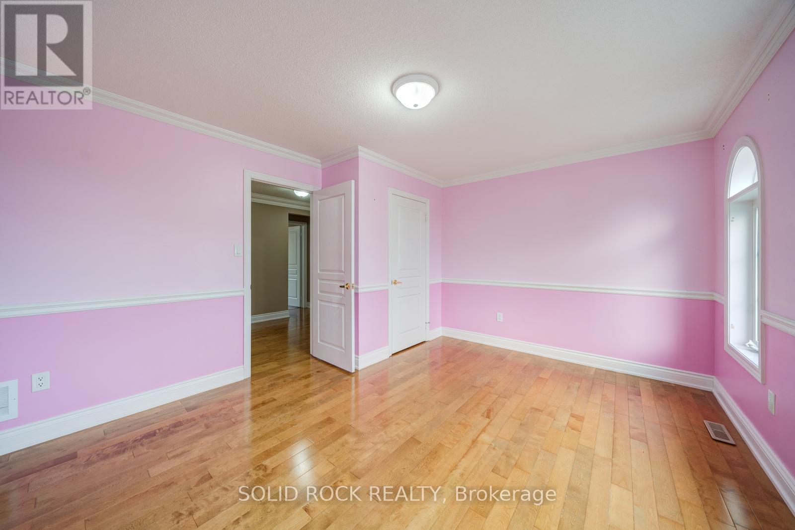 32 ALBERT ROFFEY CRESCENT - 27