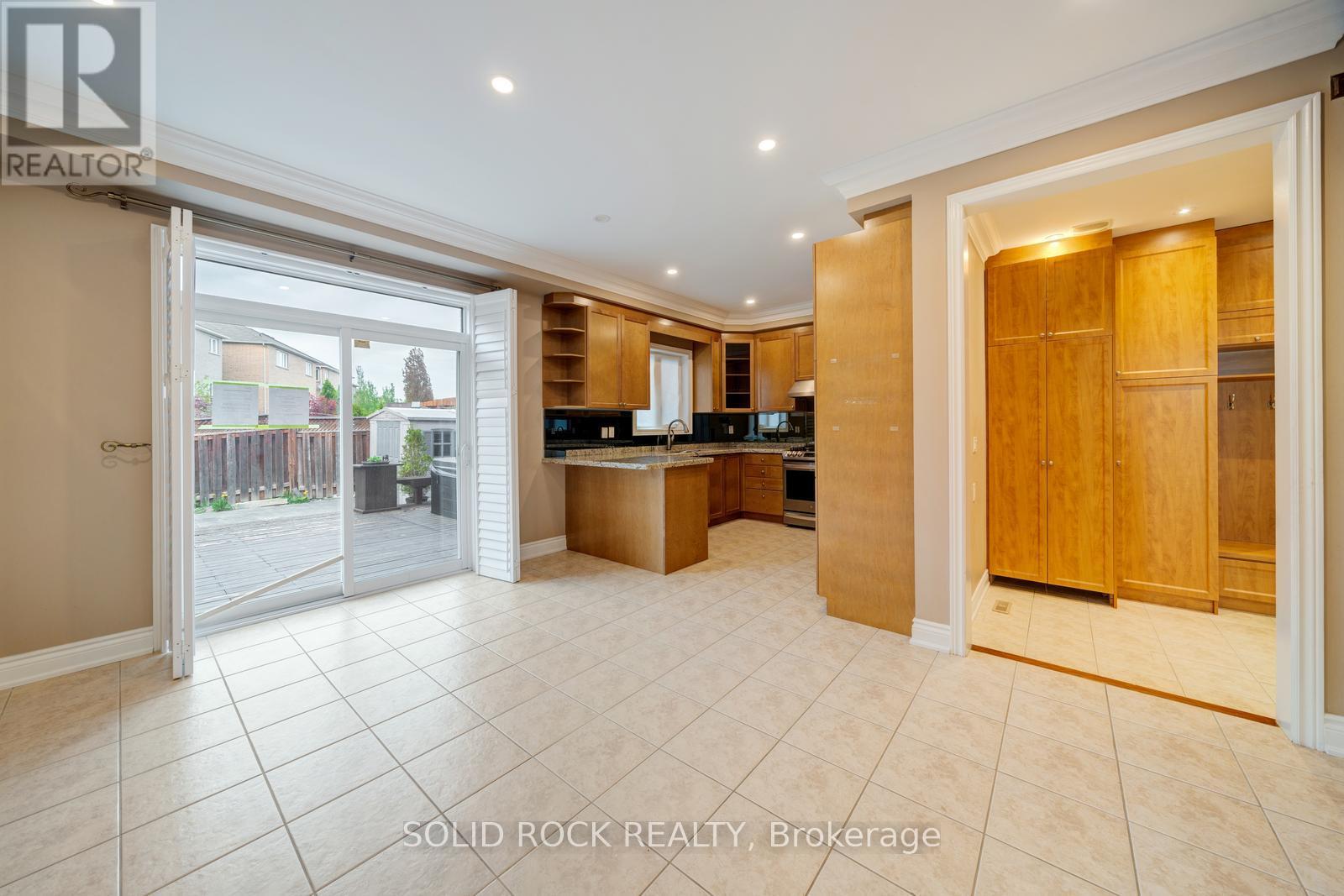 32 ALBERT ROFFEY CRESCENT - 7