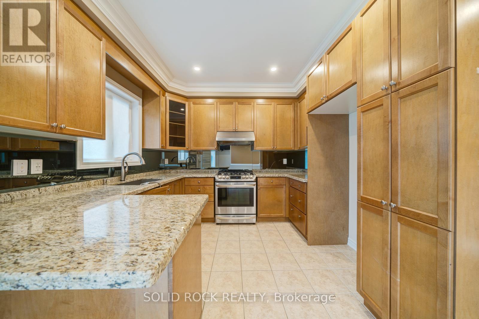 32 ALBERT ROFFEY CRESCENT - 8