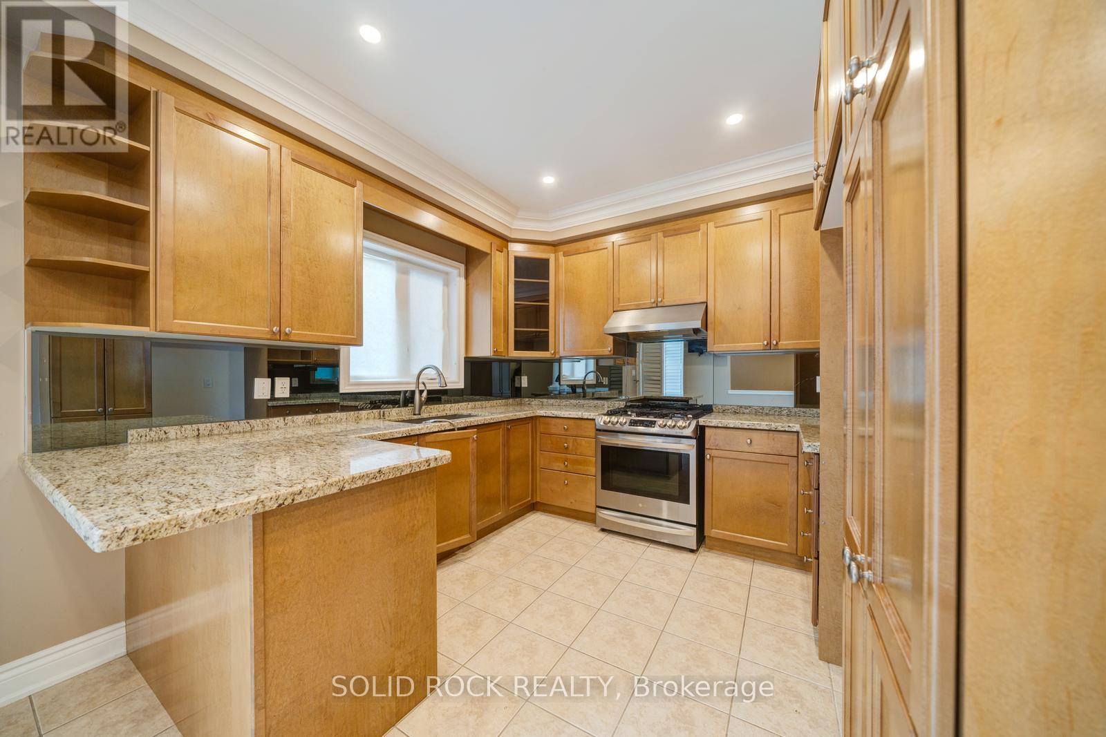 32 ALBERT ROFFEY CRESCENT - 9
