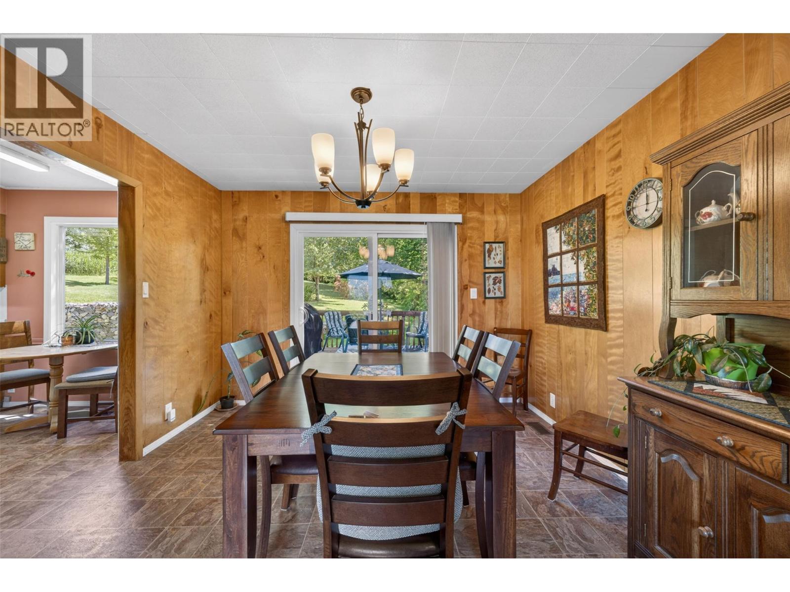  2460 23 Street Northeast, Salmon Arm