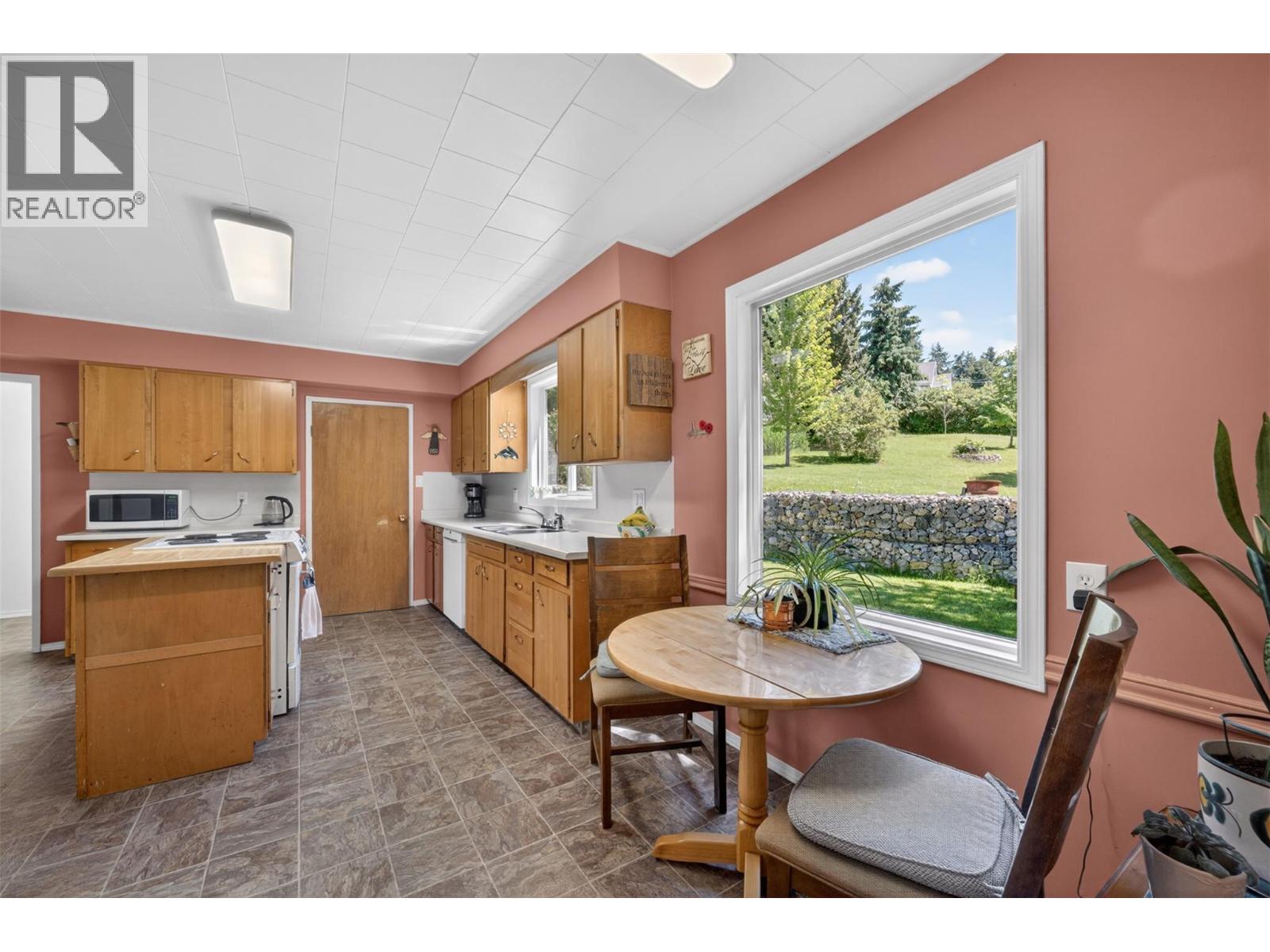  2460 23 Street Northeast, Salmon Arm