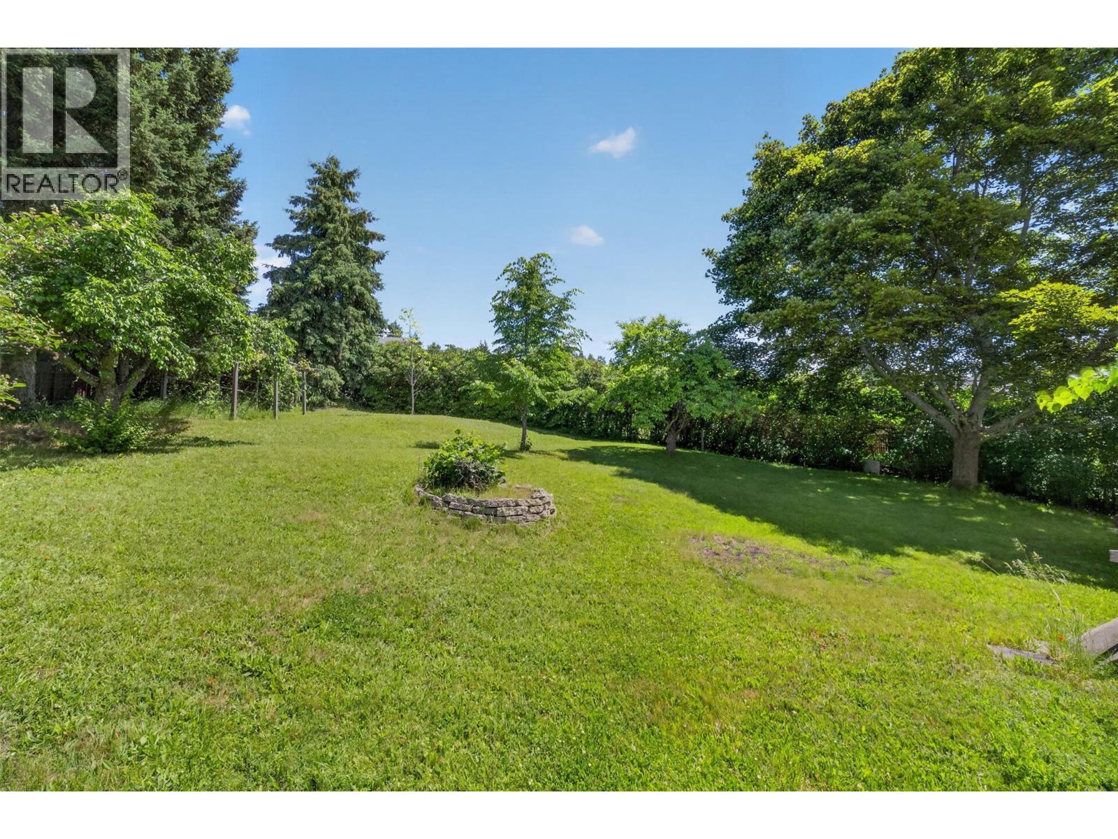  2460 23 Street Northeast, Salmon Arm