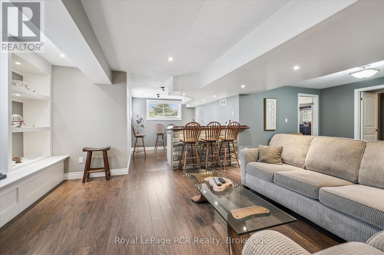 104 HARRIS CRESCENT - 33