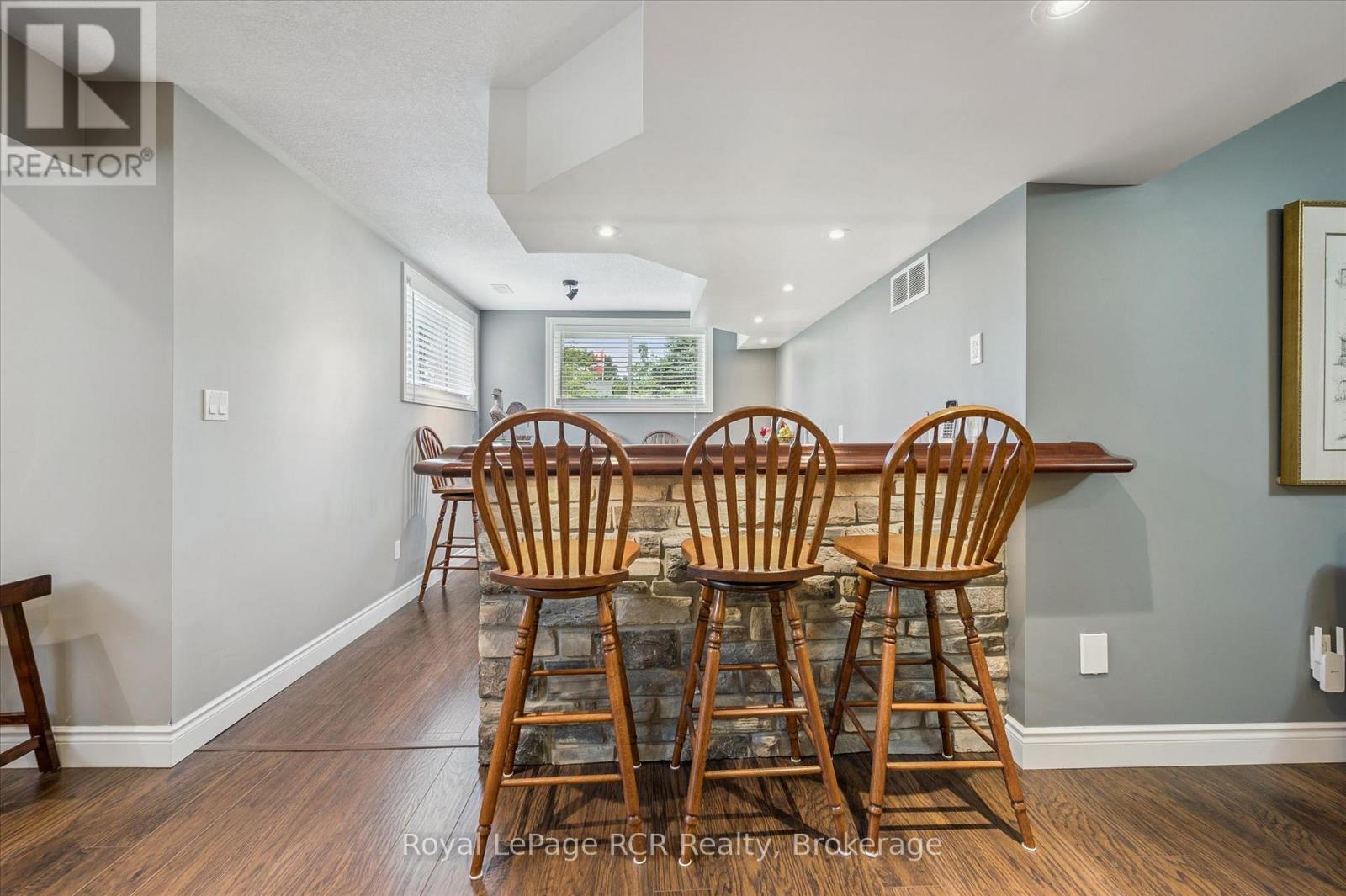 104 HARRIS CRESCENT - 34