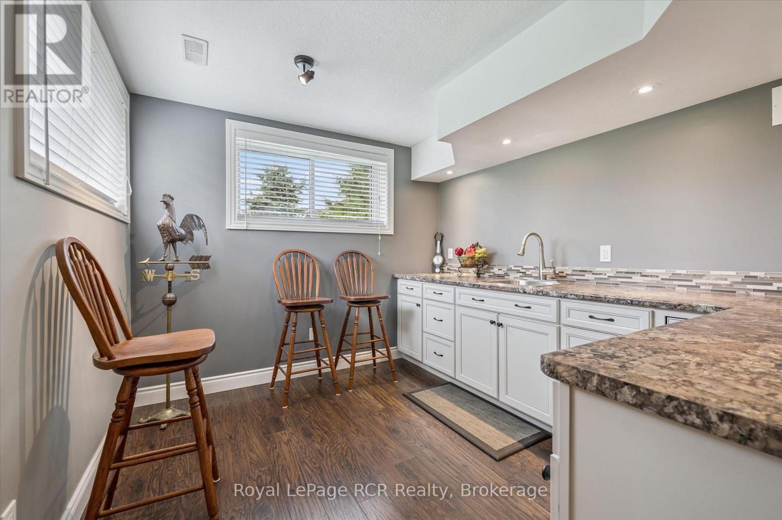 104 HARRIS CRESCENT - 35