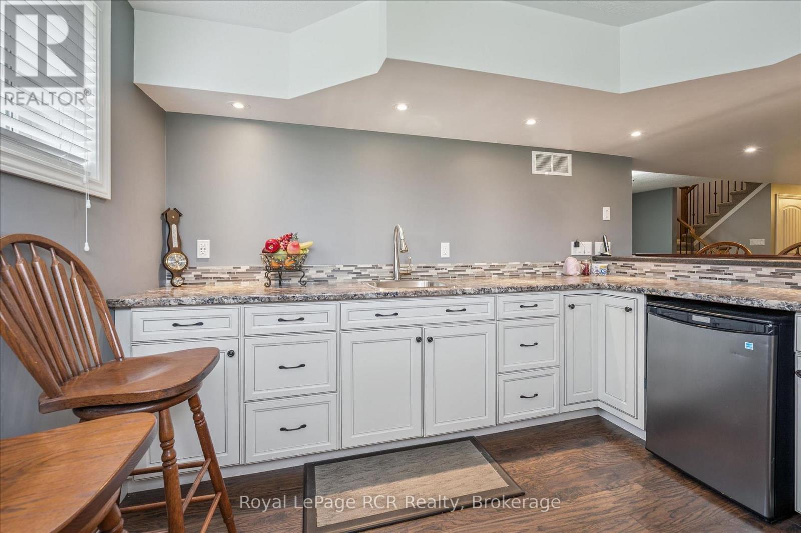 104 HARRIS CRESCENT - 36
