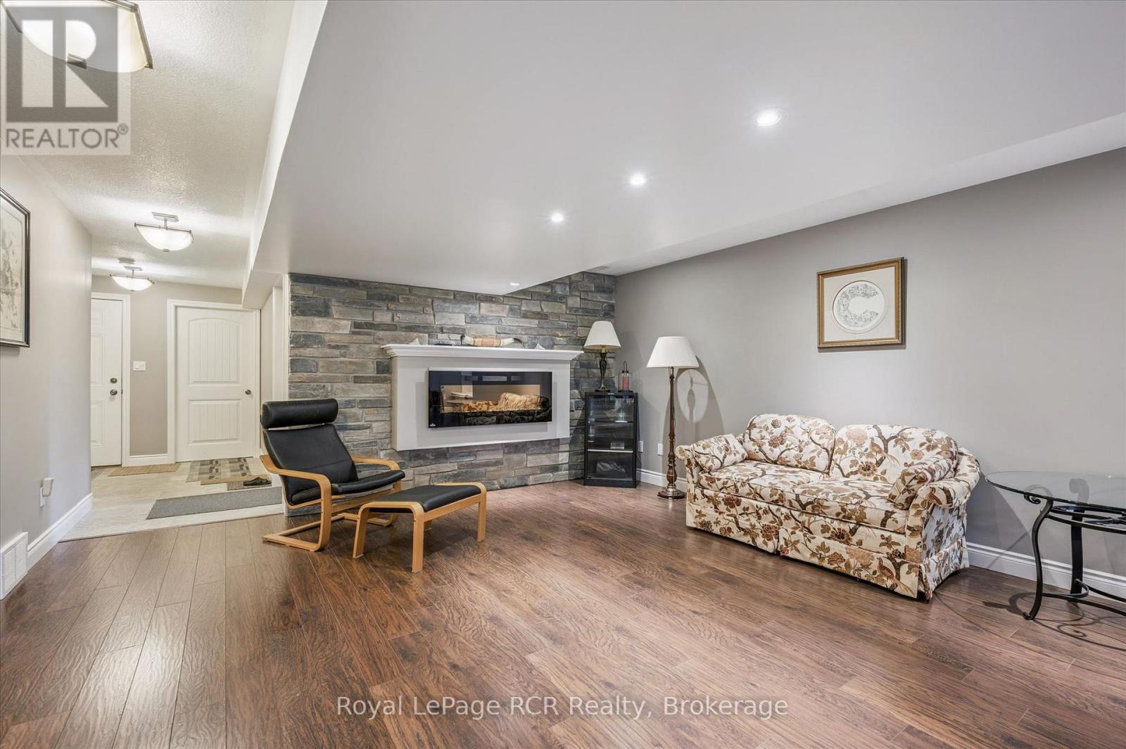 104 HARRIS CRESCENT - 41