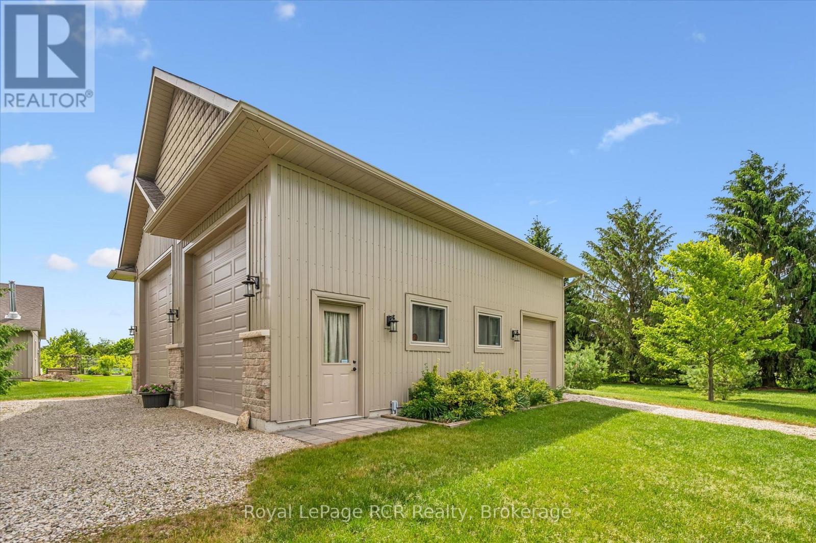 104 HARRIS CRESCENT - 44