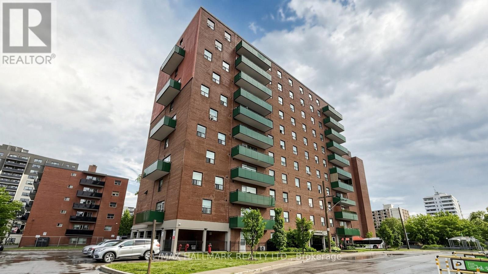 #402 49 QUEEN STREET E - 1