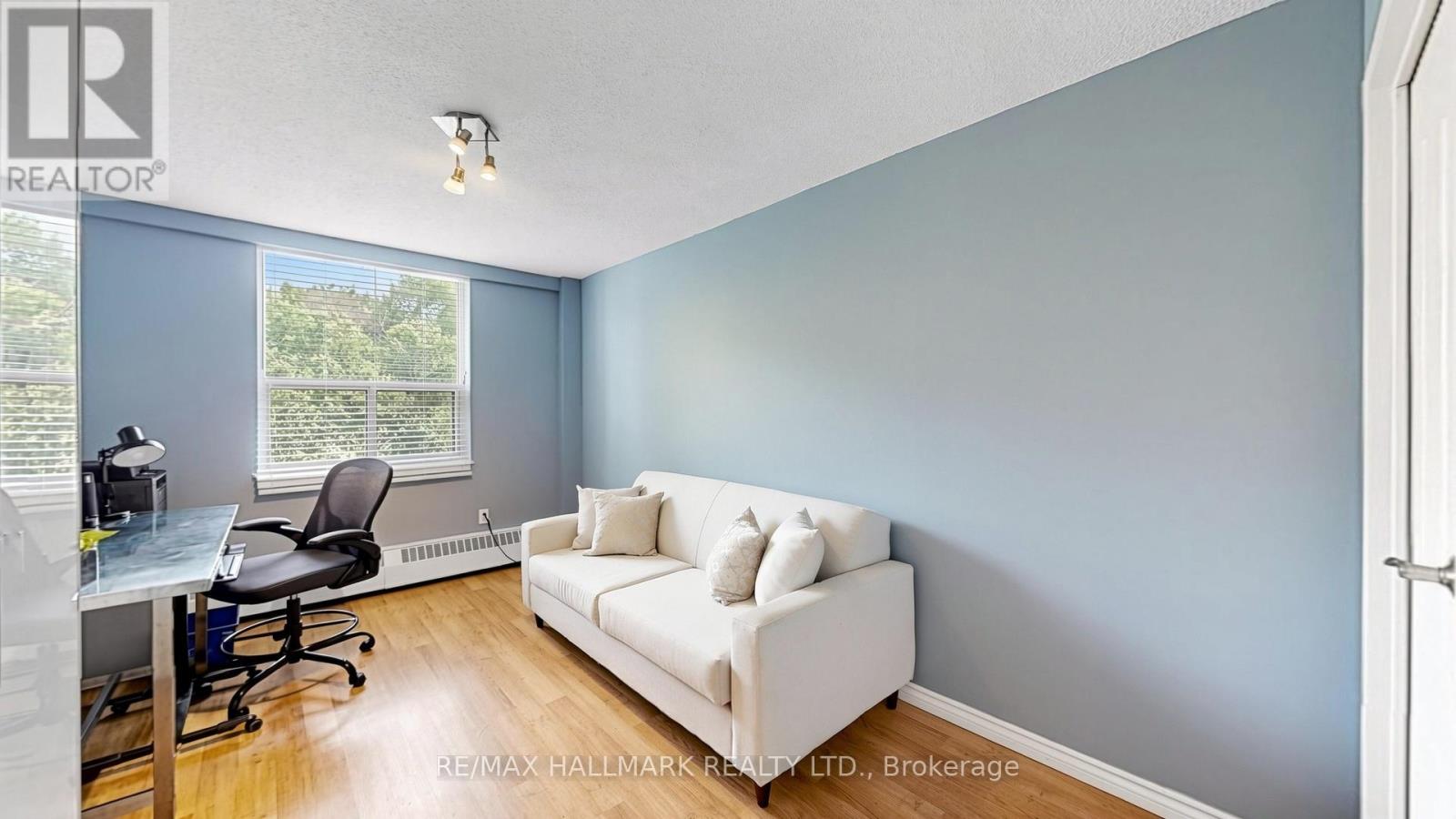 #402 49 QUEEN STREET E - 20