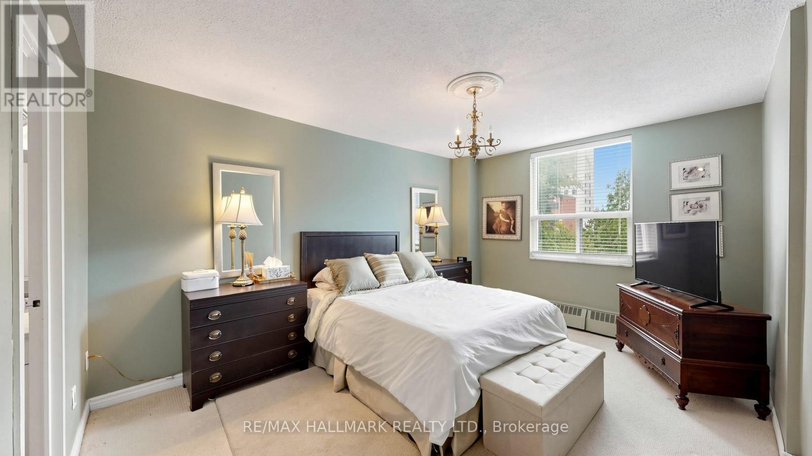 #402 49 QUEEN STREET E - 24