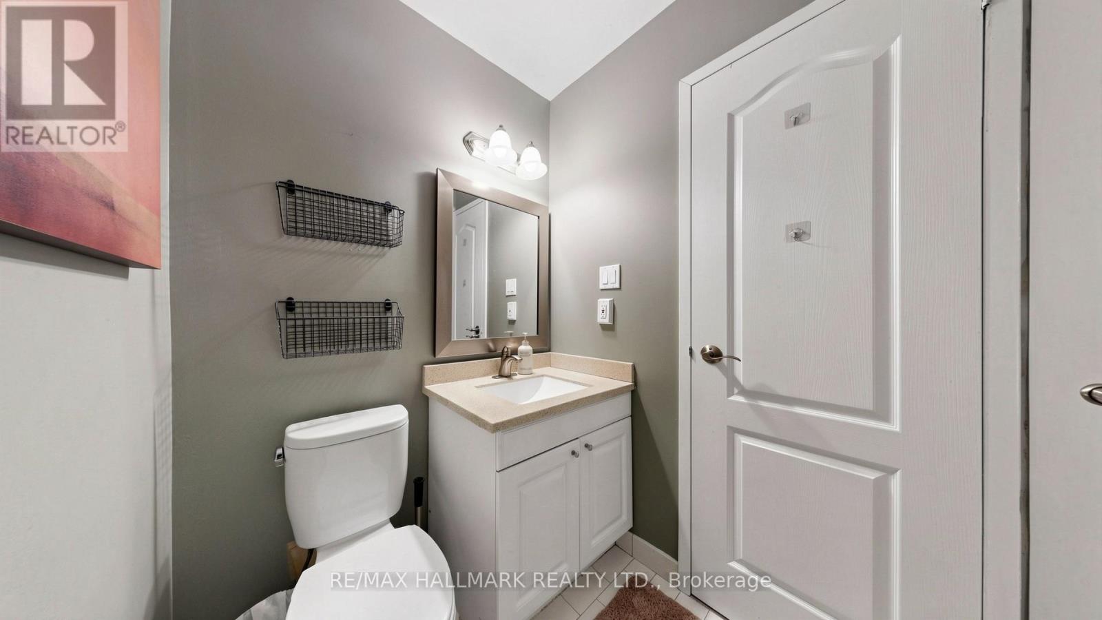 #402 49 QUEEN STREET E - 27