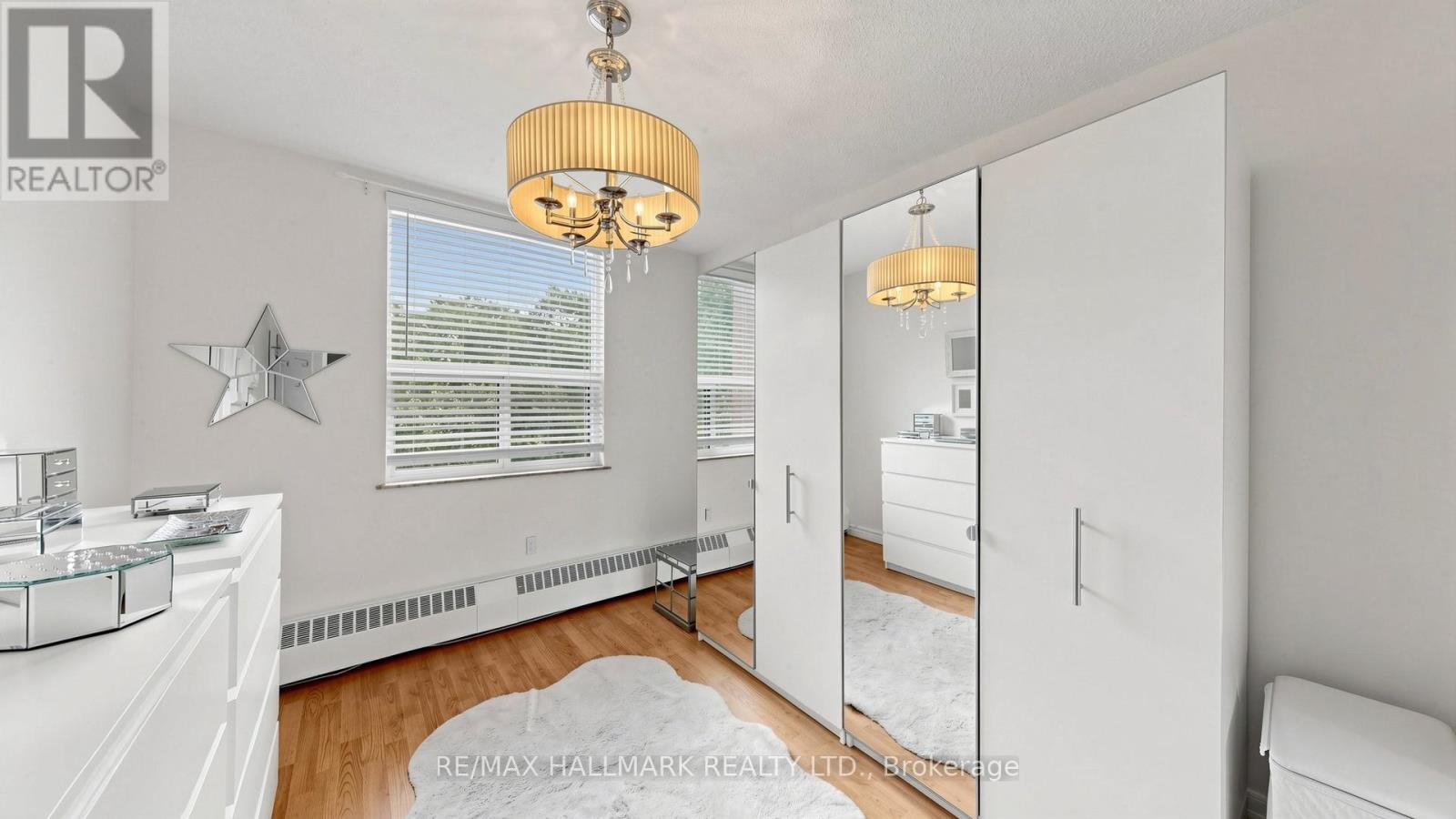 #402 49 QUEEN STREET E - 29