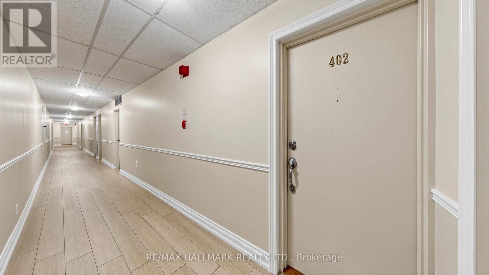 #402 49 QUEEN STREET E - 37