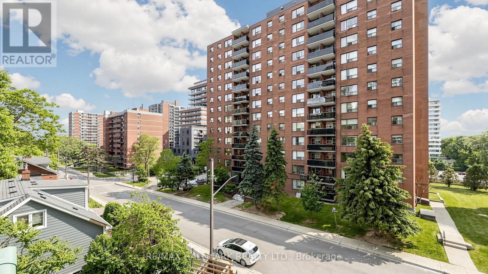 #402 49 QUEEN STREET E - 41